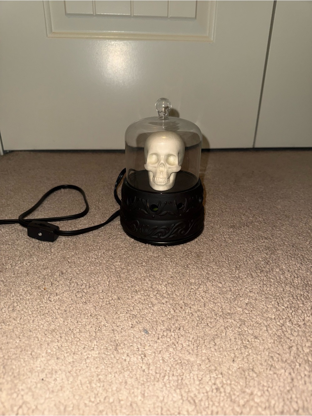 This Scentsationals Halloween skull wax warmer